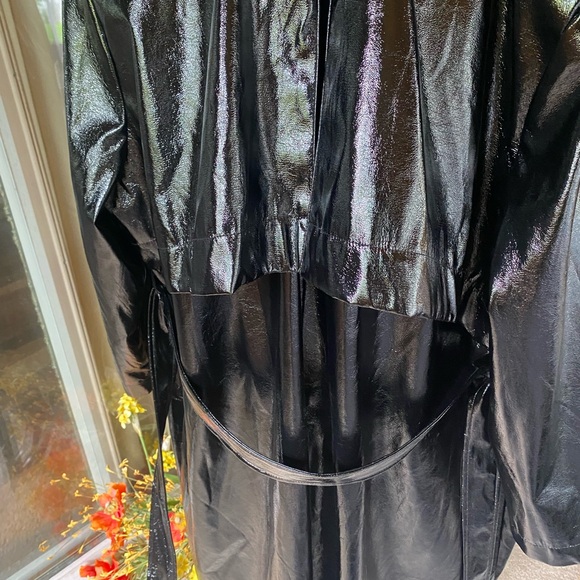 Classic Trench with Style - Picture 10 of 12